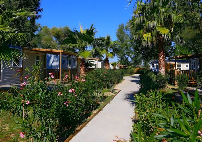Mobil-home 'Bienvenue' com terraço privado, Wi-Fi e ar condicionado mobil-home de 2023 in Saint-Cyprien, Costa mediterrânica (França)