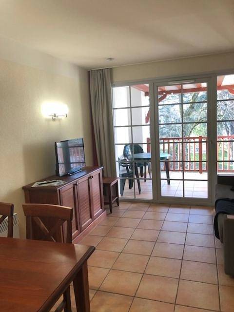 Gîte pour 3 personnes, avec piscine ainsi que jardin et vue, animaux acceptés à Uhart-Cize - 3