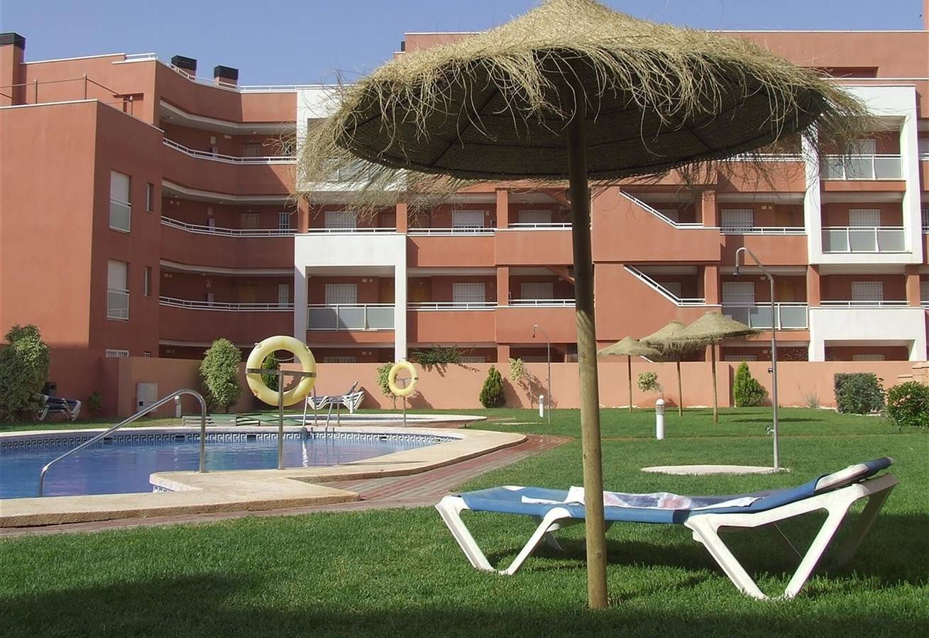 Ganze Wohnung, Apartment 300m zum Strand, Poolblick mit Balkon & Wlan in Playa La Bajadilla, Roquetas de Mar