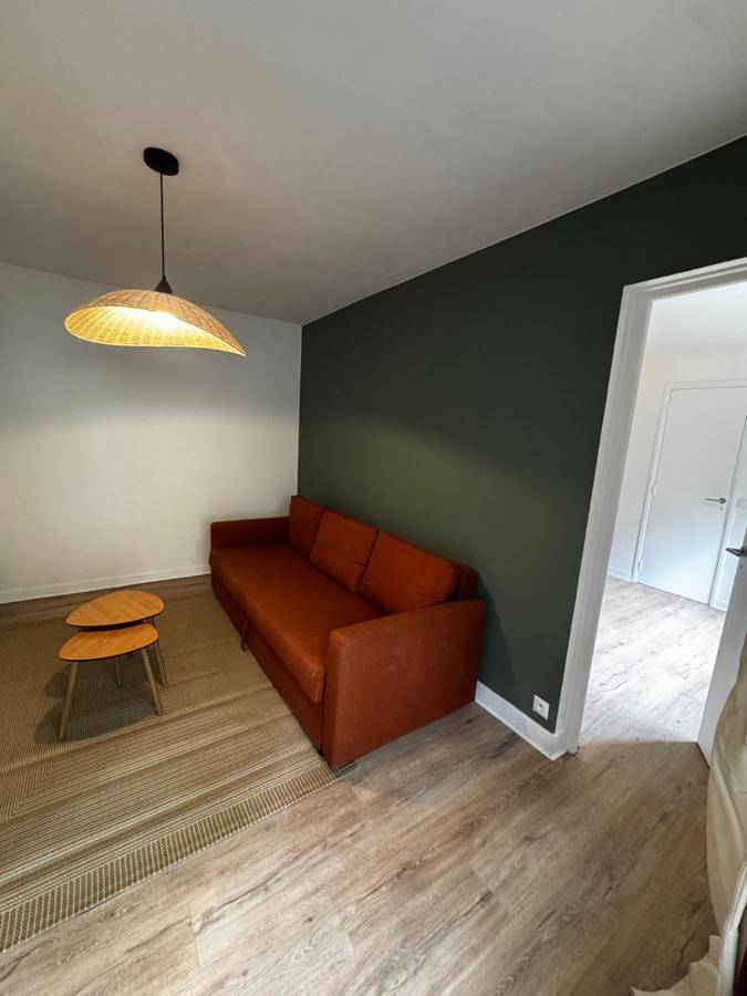 Location de vacances pour 3 personnes, avec terrasse et piscine à L'Haÿ-les-Roses