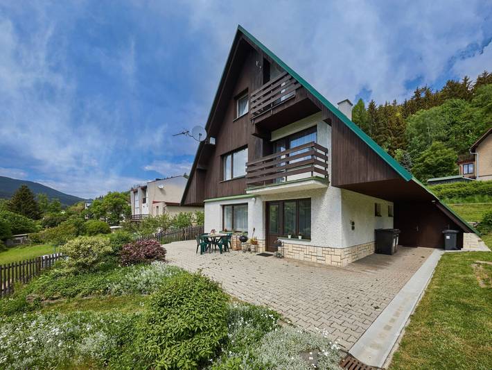 Ferienhaus für 15 Personen, mit Balkon und Terrasse sowie Garten und Ausblick in Tschechien