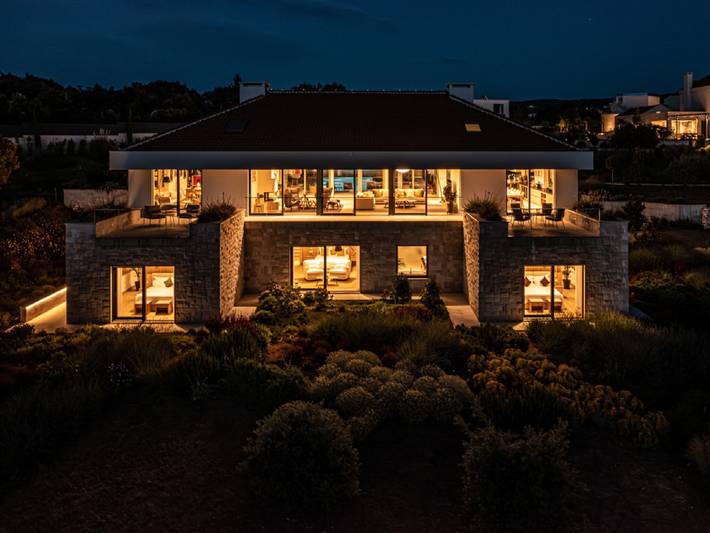 Villa pour 10 personnes, avec terrasse et sauna ainsi que piscine et vue sur l’océan à Supetar
