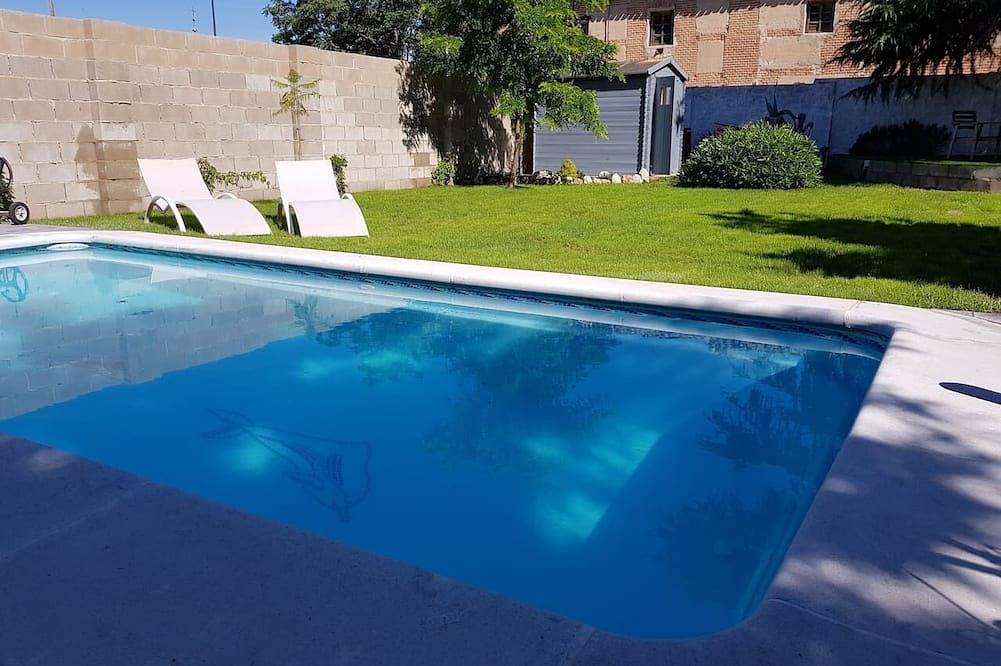Country house with pool, jacuzzi for 12 people. in Villanueva de Duero, Valladolid Provinz