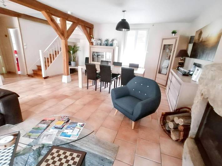 Location de vacances pour 9 personnes, avec terrasse et jardin dans La Chapelle-Saint-Martin-en-Plaine - 2