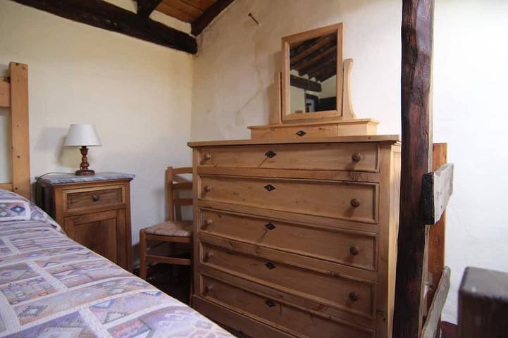 Antigua casa en el pueblo, en el verde, equipada con todo, para parejas o familias de 5 in Fosdinovo, Valle de Magra