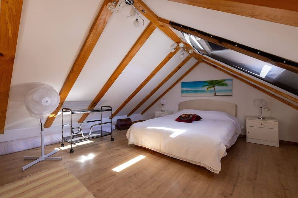 Entire apartment, Three bedroom apartment with balcony Stari Grad, Hvar in Stari Grad, Hvar