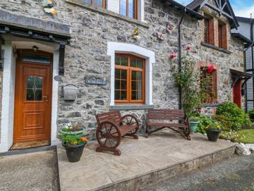 Log Cabin for 5 People in Betws-y-Coed, Conwy region, Photo 1