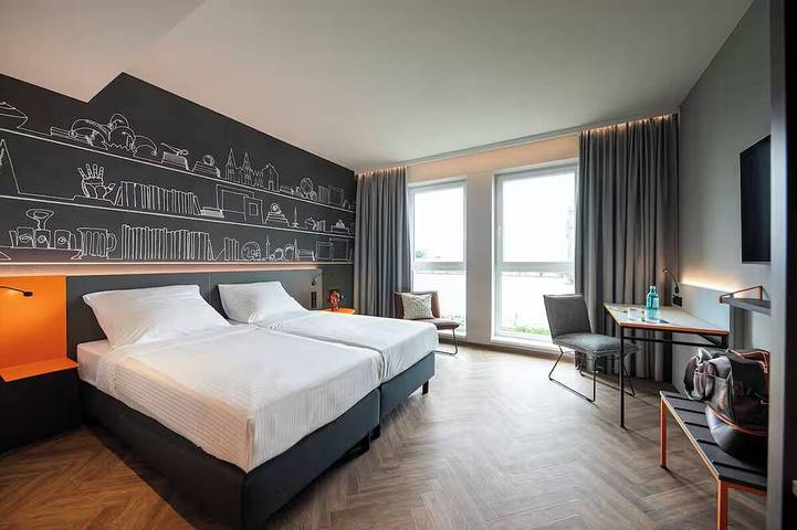 Stylish Relaxed Room w/ Kitchenette – Convenient Access to Cologne Airport in Porz (Köln), Köln
