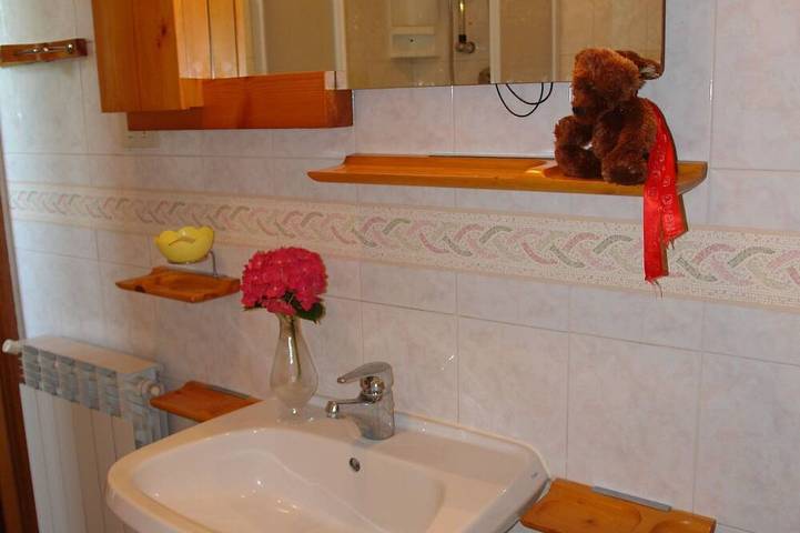 Wohnung in einem Ferienhaus mit  W-Lan, Pool, TV, Innenhof, Panoramablick, bei San Gimignano in Poggibonsi, Siena Provinz