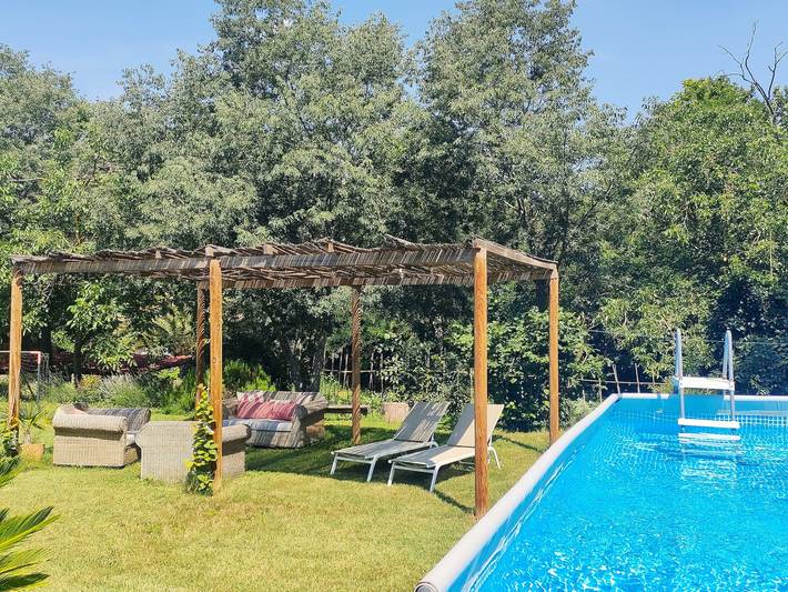 Apartamento vacacional "La Pallissa - Can Bonet" con vistas a la montaña, piscina compartida y Wi-Fi in San Martivell, Gironés