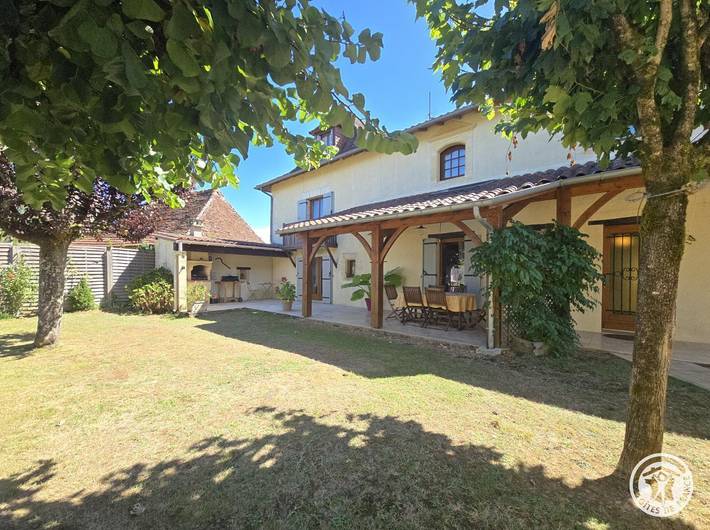 Cottage for 4 people, with Terrace and Garden as well as View in Dordogne