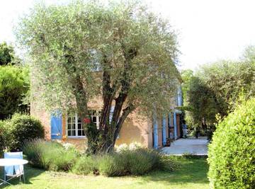 Cottage pour 2 personnes, avec vue ainsi que piscine et jardin à Le Rouret
