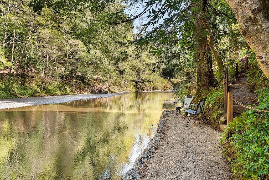 Hearthside Cabin - Entspannen Sie sich in der Hot Tub unter den Redwoods! in California North Coast