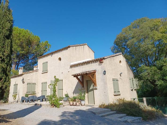 Location de vacances pour 8 personnes, avec terrasse ainsi que piscine et jardin à Le Pouget - 2