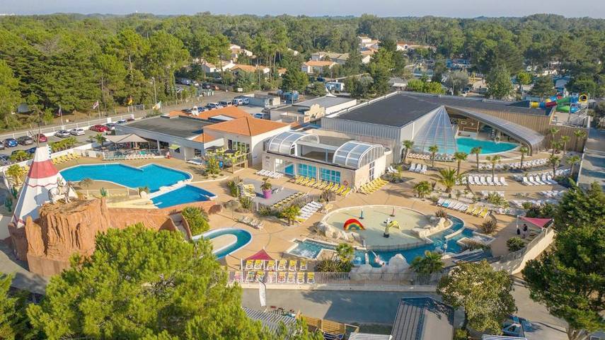 Camping pour 2 personnes, avec bassin pour enfant ainsi que piscine et jardin à Saint-Jean-de-Monts - 3