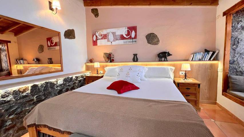 Gîte pour 2 personnes, avec piscine ainsi que jardin et vue dans Los Menores - 2