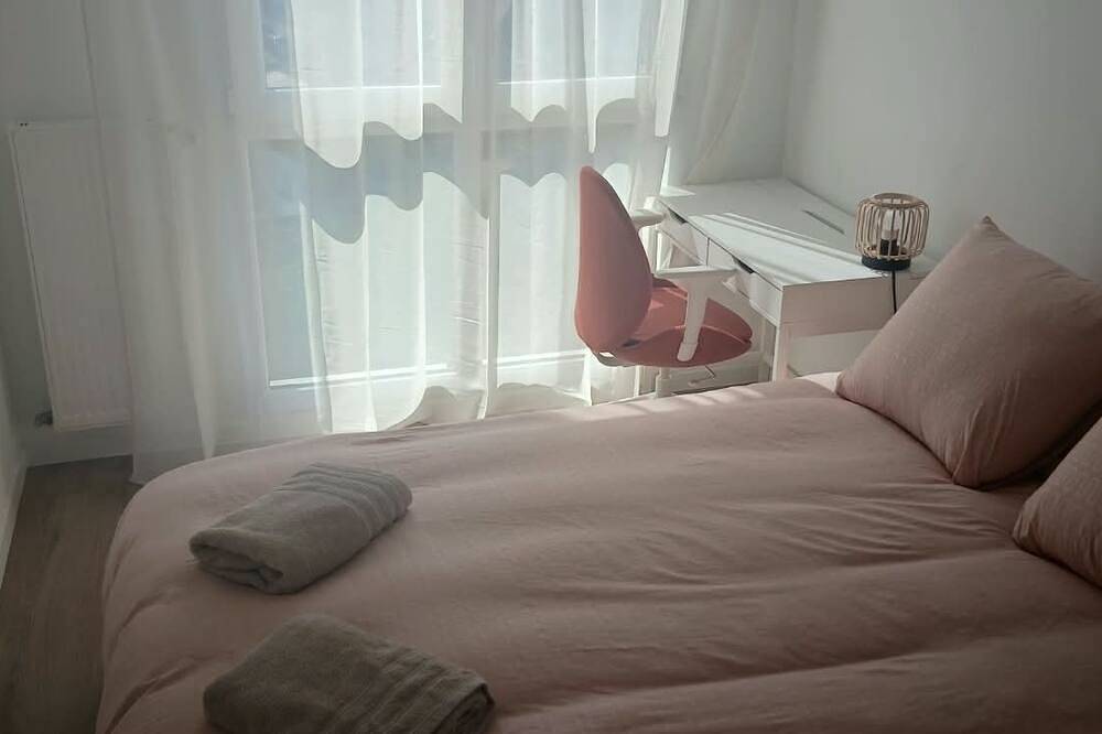 Apartamento entero, New duplex • Parking• 4 bedrooms• 10 people•Paris, Villepinte Expo & Cdg Airport in Le Blanc-Mesnil, Sena-Saint Denis