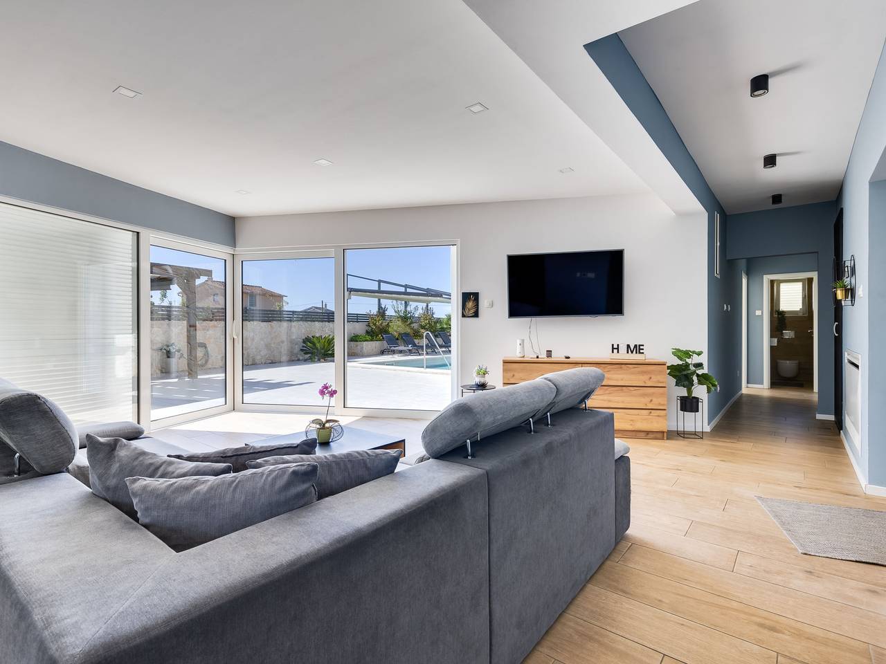 Carmen in Raslina, Šibenik-Knin