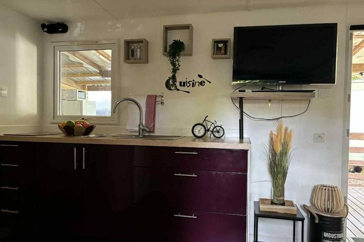 Camping pour 6 personnes, avec terrasse et piscine, animaux acceptés