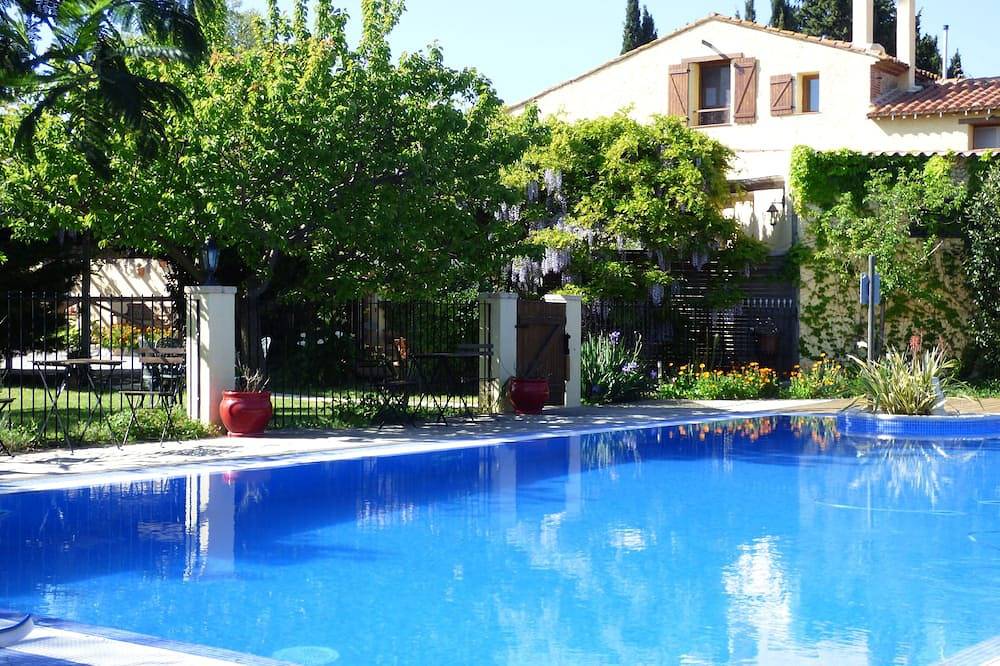 Mas with converted barn, unique pool, paradise found! in Perpignan, Mittelmeerküste (Frankreich)