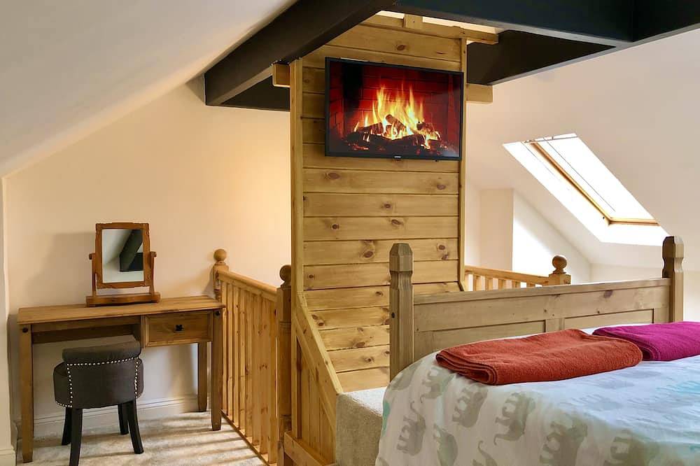 Luxury hi-spec large Victorian townhouse, sleeps 9.  Free wifi and feee parking. in Stafford, Staffordshire