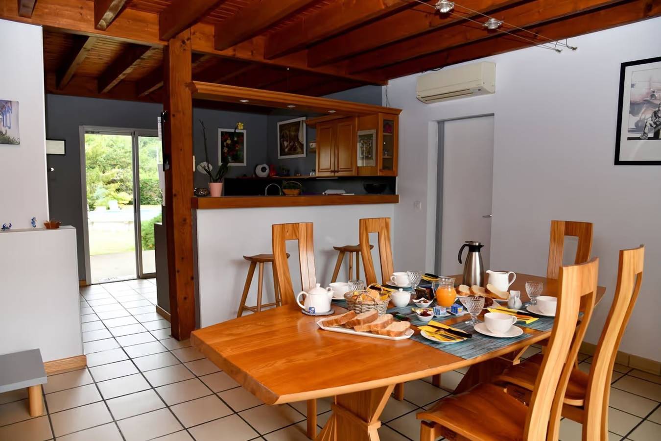 Chambre d’hôtes « Chambre du haut » avec piscine partagée, Wi-Fi et climatisation in Mios, Région d'Arcachon