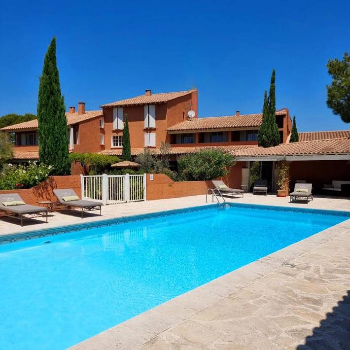 Hôtel pour 2 personnes, avec vue ainsi que jardin et piscine, animaux acceptés