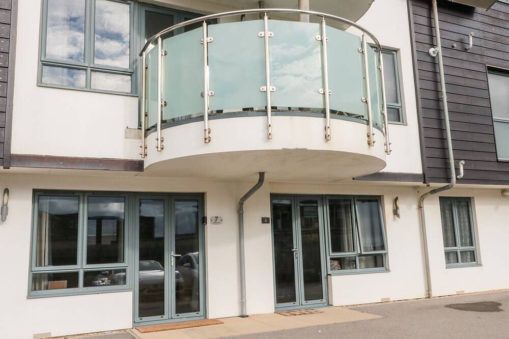 Harbourwalk, pet friendly in West Bay in West Bay, Dorset