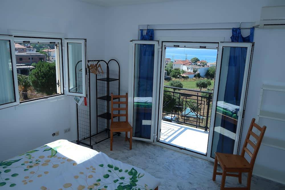 Ganze Wohnung, Großzügige strandnahe Ferienwohnung mit einzigartigem Blick auf Finikounda in Finikounda, Messenien