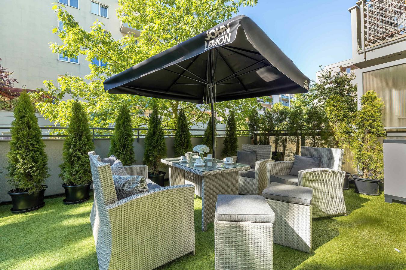 Appartamento intero, Marczyńskiego 3 Kraków | Grey and Pink Apartment with Parking, Desk, Terrace and Jacuzzi Bathtub in Cracovia, Piccola Polonia