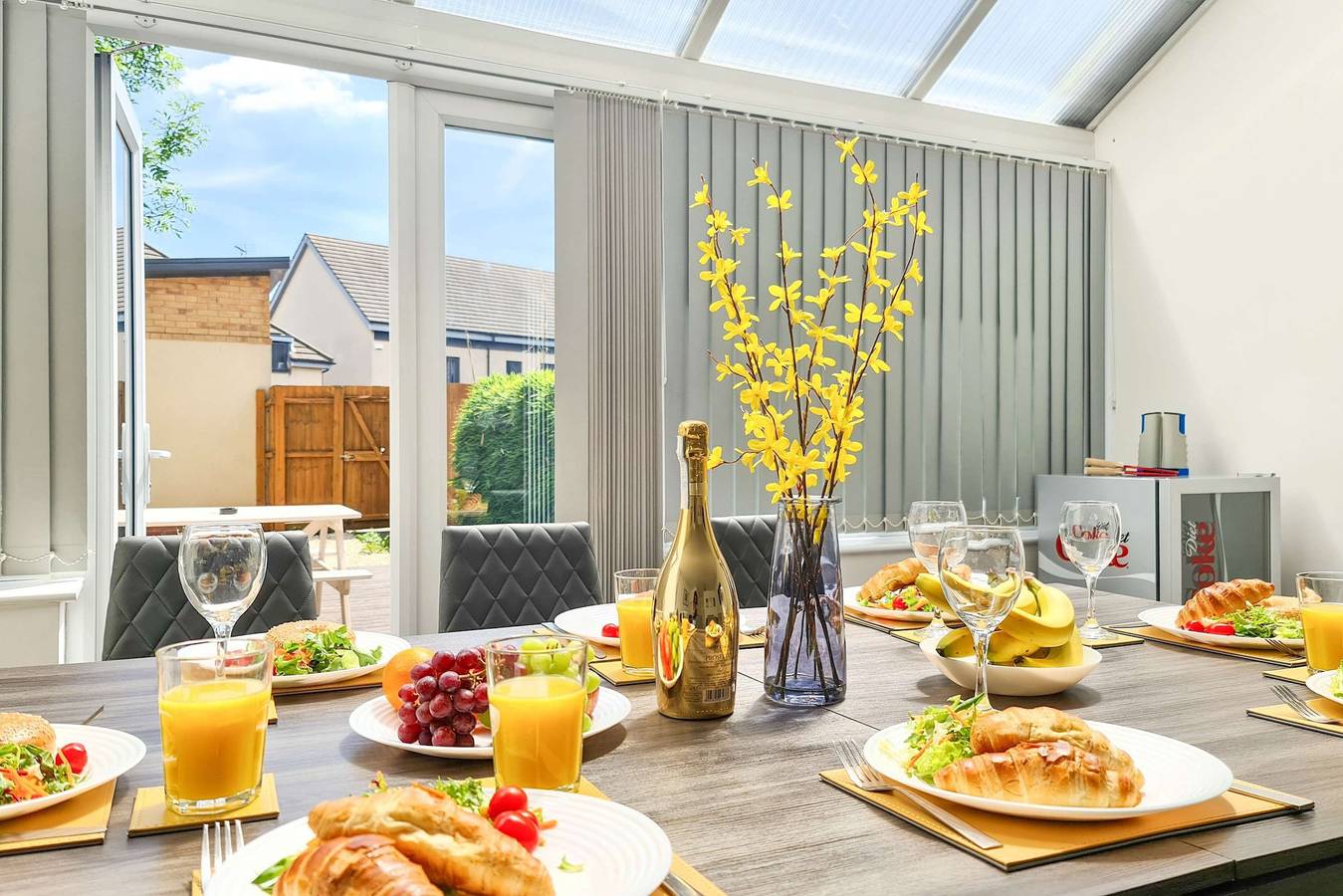 Last Minute Deals 4Br House of Four Chimneys in Hampton Hargate and Vale, Peterborough