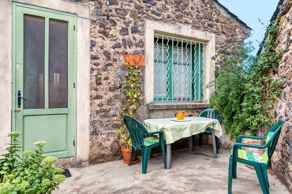 Holiday Home 'Coustouline' with Private Terrace and Private Garden in Lodève region
