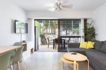 Gîte pour 4 personnes, avec terrasse et piscine, adapté aux familles à Costa Adeje