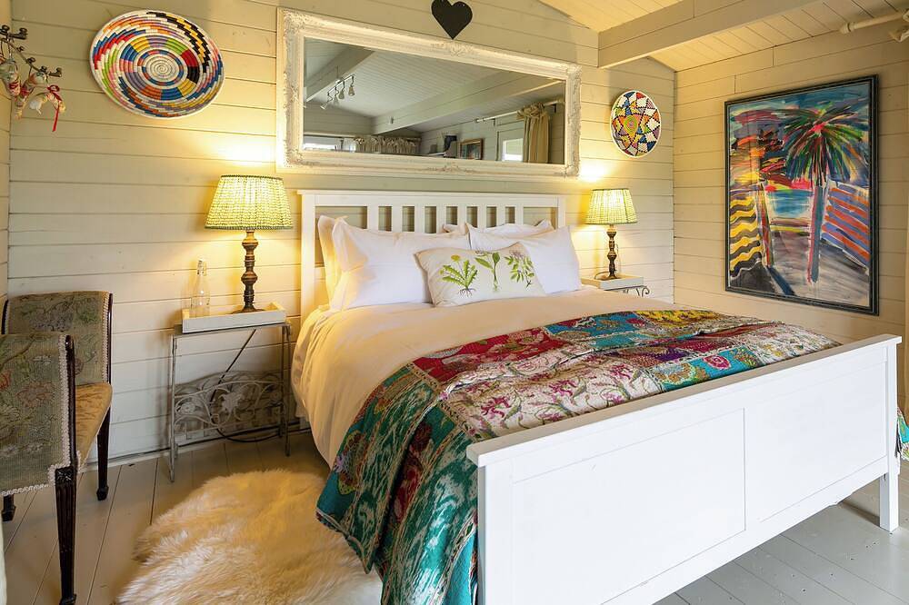 1 bedroom accommodation in Shere, near Guildford in Shere, Guildford