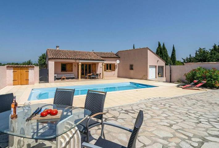 Location de vacances pour 8 personnes, avec terrasse ainsi que piscine et jardin à Castelnau-d'Aude - 4