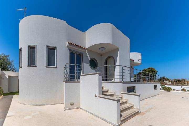 Villa for 6 people, with yard in Sicily
