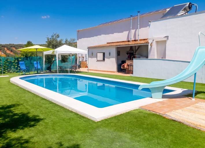 Casa de vacaciones para 10 personas, con piscina además de terraza y jardín, Se admiten mascotas - 1