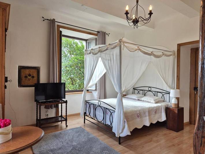 Location de vacances pour 2 personnes, avec piscine ainsi que vue et jardin à Bagard - 3