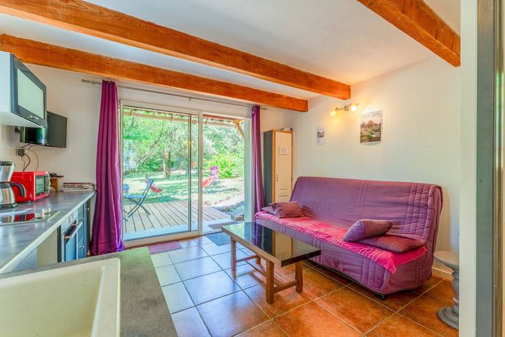 Holiday Home 'Les Taillades' with Shared Pool, Private Terrace and Wi-Fi in Mialet, Cévennes