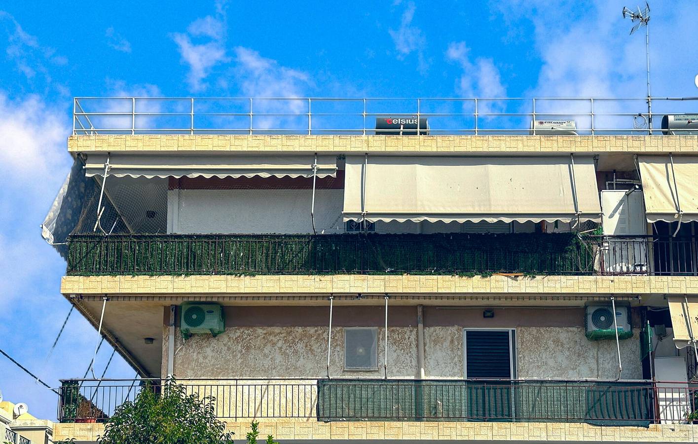 Entire vacation apartment, Beachfront Apartment with Garage & Terrace, WiFi in Anavyssos, East coast of the Attika region