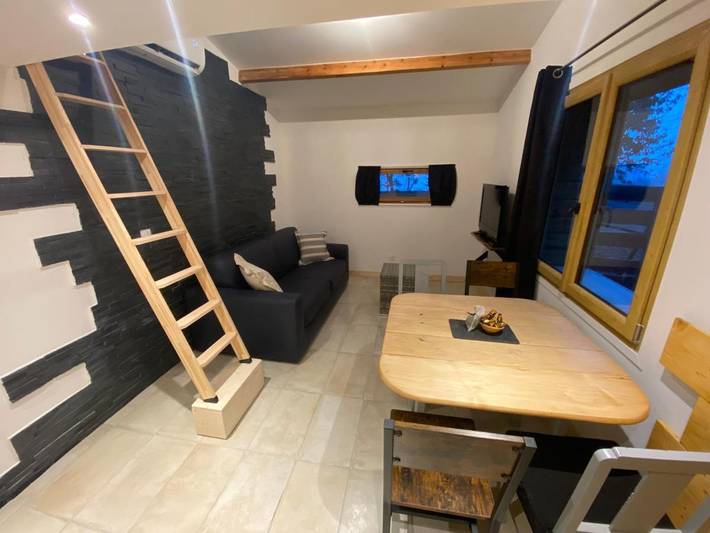 Location de vacances pour 5 personnes, avec Terrasse et Jardin ainsi que Piscine et Vue à Dolomieu - 3