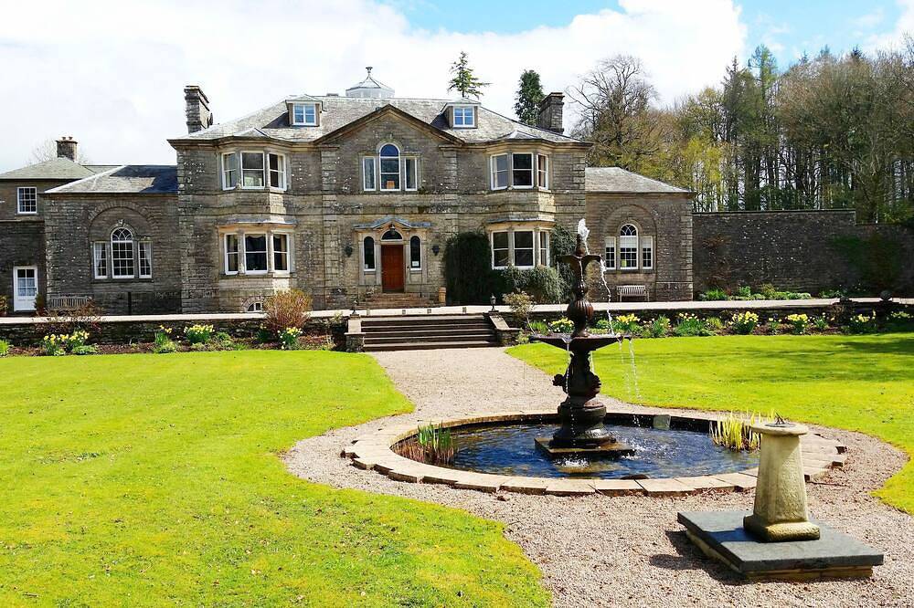 Entire apartment, Orton Hall, Royalist Suite in Yorkshire Dales National Park