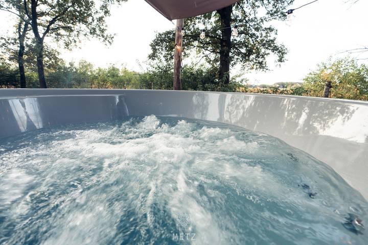 Luxuriöse Lodge mit Hottub für 4 Personen in Haarle, Overijssel in Sallandse Heuvelrug