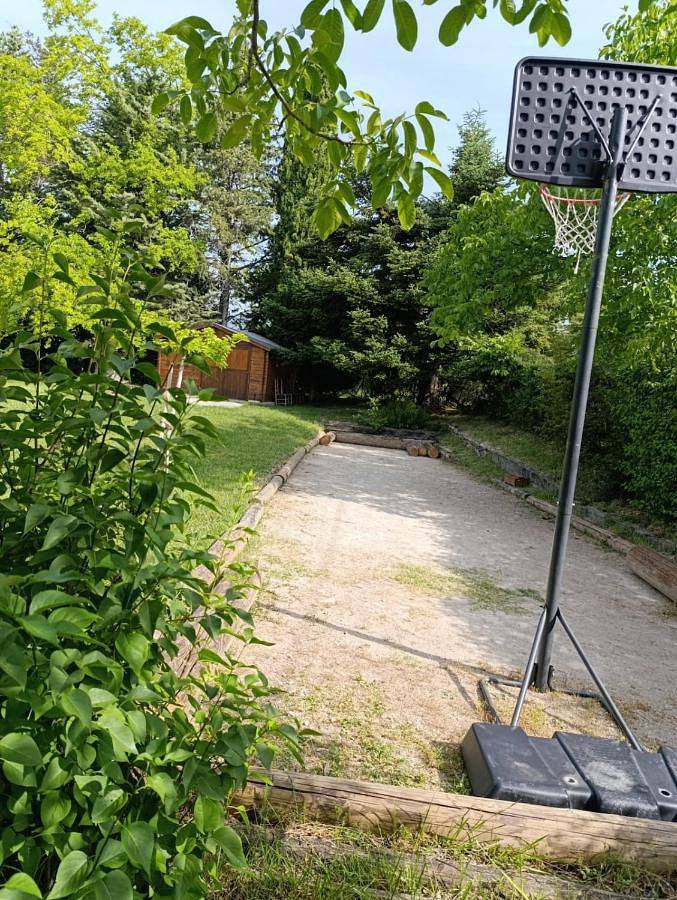 Location de vacances pour 11 personnes, avec terrasse et jardin à Saint-Étienne-les-Orgues - 2