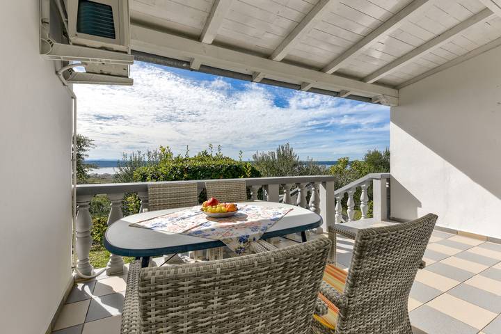 Apartament wakacyjny dla 4 osób, z Balkon i Taras oraz Ogród i Basen w Ljubač (Dalmacja)