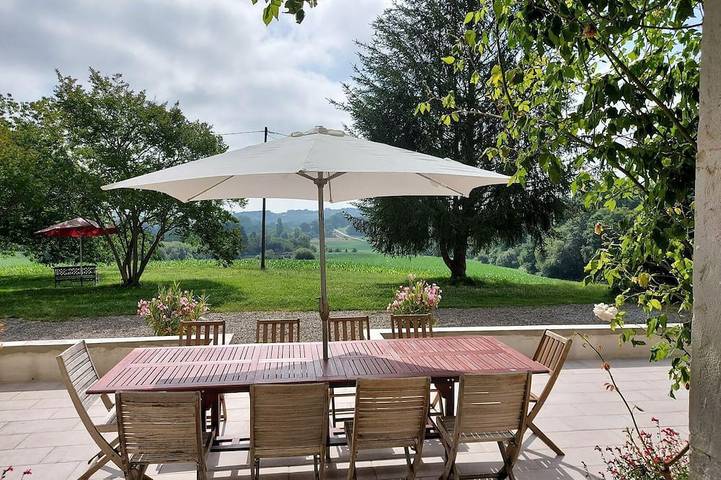 Location de vacances pour 10 personnes, avec jardin à Bergouey