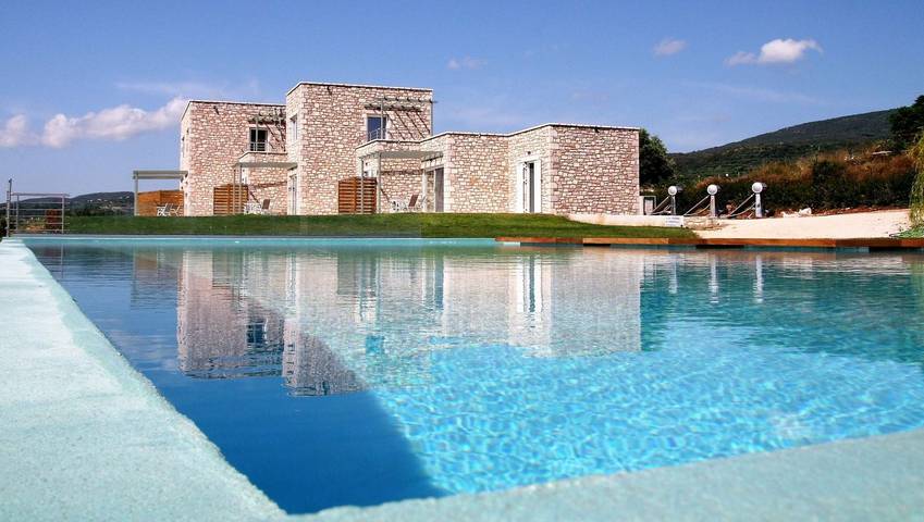 Location de vacances pour 5 personnes, avec jardin ainsi que bassin pour enfant et piscine à Messine