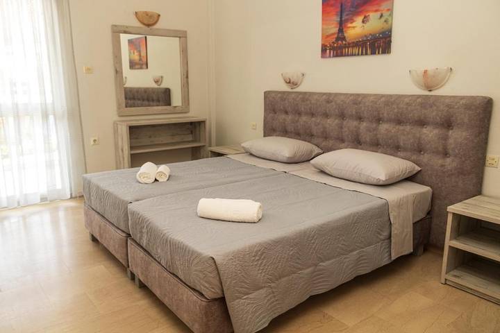 Ferienwohnung für 3 Personen, mit Ausblick und Pool sowie Garten, kinderfreundlich