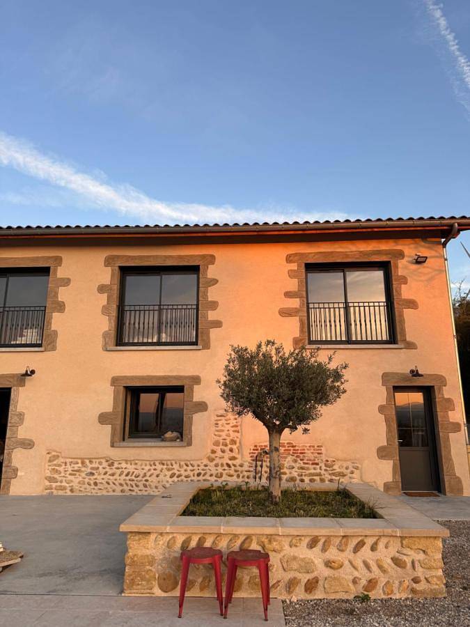 Chambre d’hôte pour 2 personnes, avec Terrasse et Jardin ainsi que Piscine et Vue
