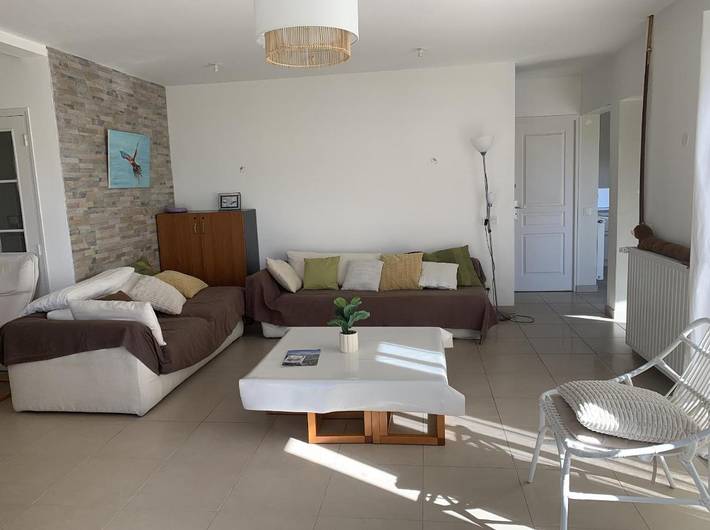 Location de vacances pour 4 personnes, avec vue ainsi que vue sur le lac et jardin à Pelleautier - 2